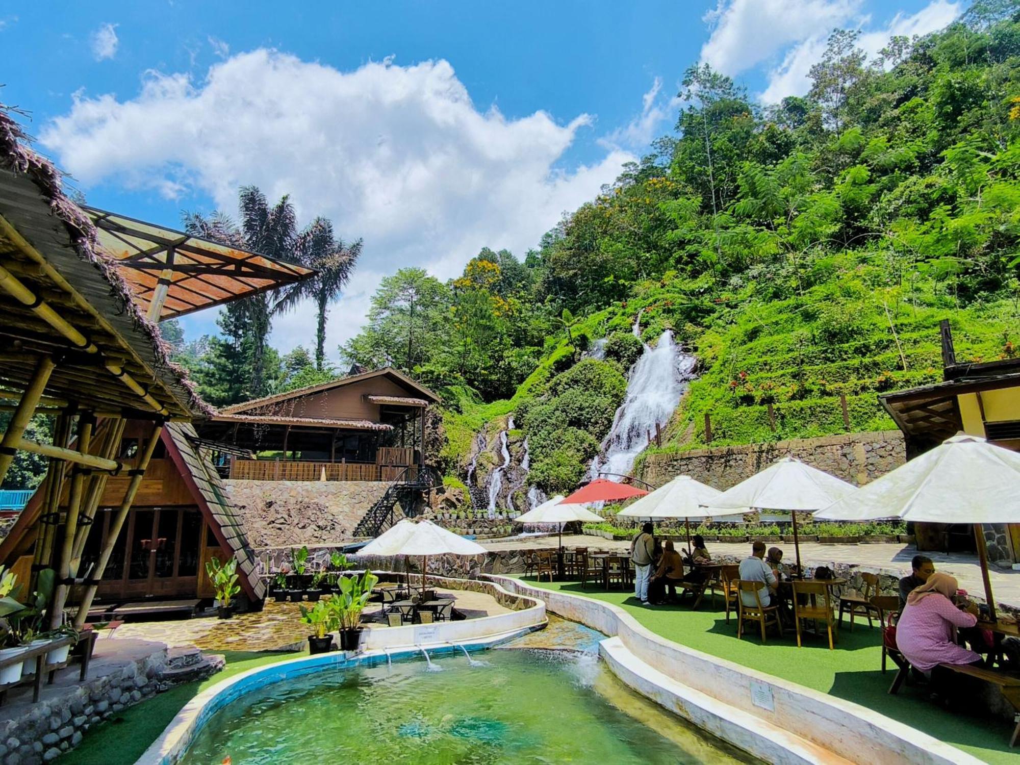 Bayan Village Baturraden Exterior foto